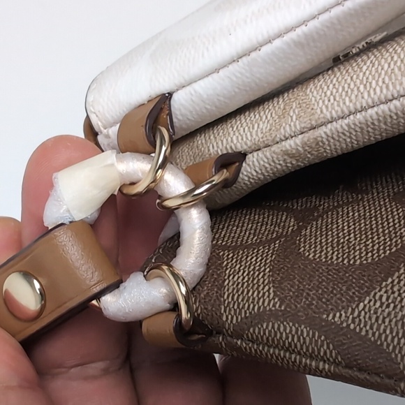 Coach CJ721 Corner Zip Trio In Signature Canvas Gold/Khaki Multi (Firm Price) - Picture 11 of 16